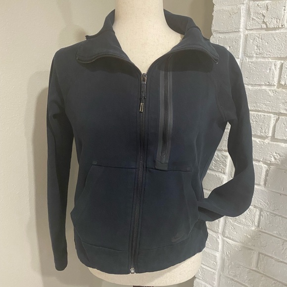 Women’s Nike Black Hi-Lo Zip-Up Jacket - Picture 2 of 6